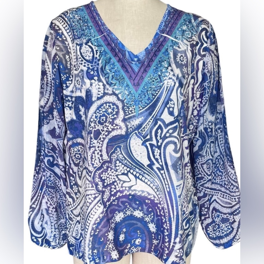 CHICO’S size SMALL (1), V-neck, long sleeved, paisley print pull on blouse